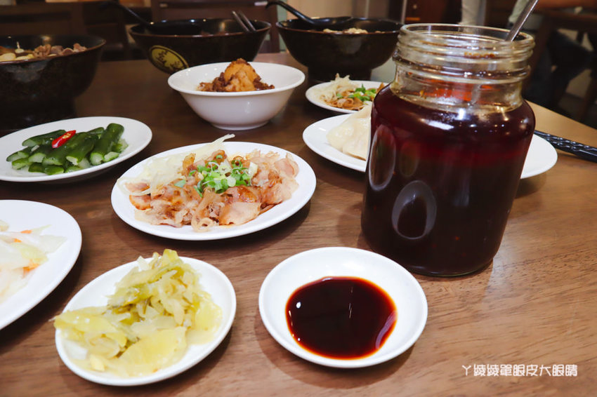 新竹牛肉麵推薦御噂醇汁牛肉麵館！獨家漢方配方湯頭、加麵加湯不加價，必點醇汁正宗滿漢牛肉麵