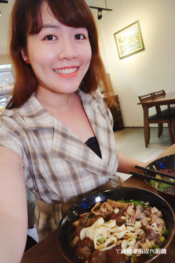 新竹牛肉麵推薦御噂醇汁牛肉麵館！獨家漢方配方湯頭、加麵加湯不加價，必點醇汁正宗滿漢牛肉麵