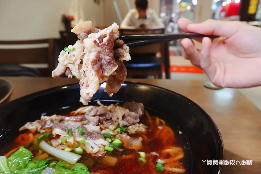 新竹牛肉麵推薦御噂醇汁牛肉麵館！獨家漢方配方湯頭、加麵加湯不加價，必點醇汁正宗滿漢牛肉麵