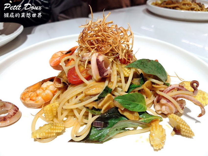 【台北車站】台北網美餐廳-petit doux微兜京站店!超夢幻粉紅色風格超好拍!義大利麵好吃、鬆餅會爆漿! @猴屁的異想世界