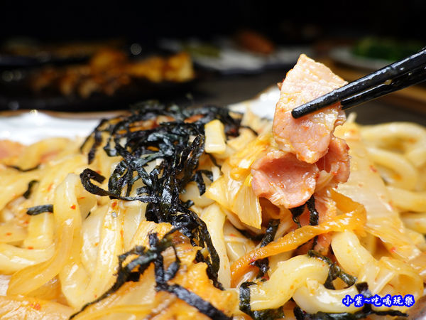 泡菜炒烏龍-大河屋居酒屋 (2).jpg