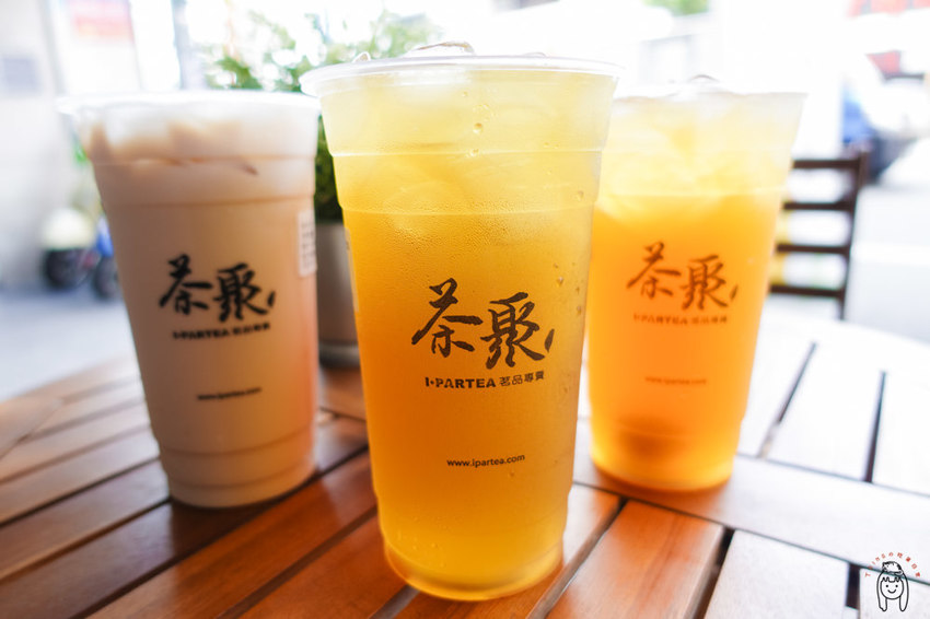 台南東區飲料 東寧路「茶聚」，點無糖也回甘好喝的原味茶，推薦有台灣綠茶韻味的霧丘陵熟系列！ - 丁Dingの吃貨日常