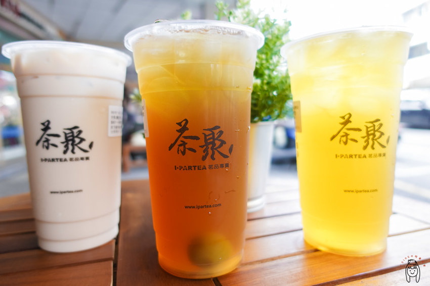 台南東區飲料 東寧路「茶聚」，點無糖也回甘好喝的原味茶，推薦有台灣綠茶韻味的霧丘陵熟系列！ - 丁Dingの吃貨日常