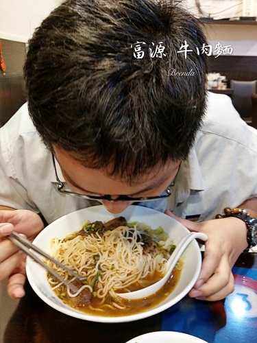 IMAG9358_mh1569243615255.jpg - 【蘆洲。牛肉麵】富源 牛肉麵  ︳半筋半肉、牛肉鮮嫩入口即化 清燉、紅燒湯頭鮮甜 用餐時間座無虛席 