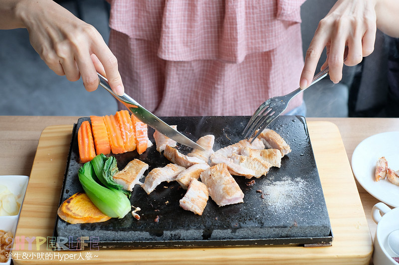 台中大里牛排,台中大里美食,台中美食,石板岩燒,鼎岩石板岩燒牛排 @強生與小吠的Hyper人蔘~
