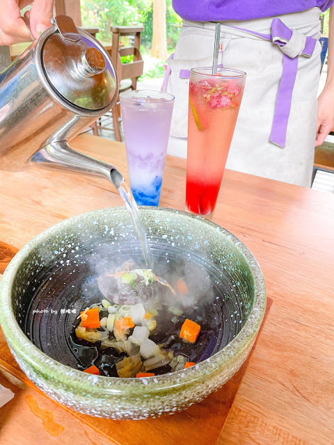 【台中 新社】薰衣草森林，繡球花季開跑，4月中旬到6月底，繡球花搭配旋轉木馬，浪漫至極，晚上還有觀賞螢火蟲行程，一路從早玩到晚！！