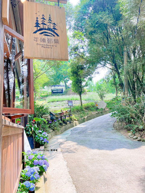 【台中 新社】薰衣草森林，繡球花季開跑，4月中旬到6月底，繡球花搭配旋轉木馬，浪漫至極，晚上還有觀賞螢火蟲行程，一路從早玩到晚！！