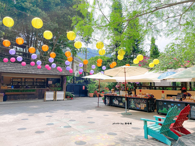 【台中 新社】薰衣草森林，繡球花季開跑，4月中旬到6月底，繡球花搭配旋轉木馬，浪漫至極，晚上還有觀賞螢火蟲行程，一路從早玩到晚！！