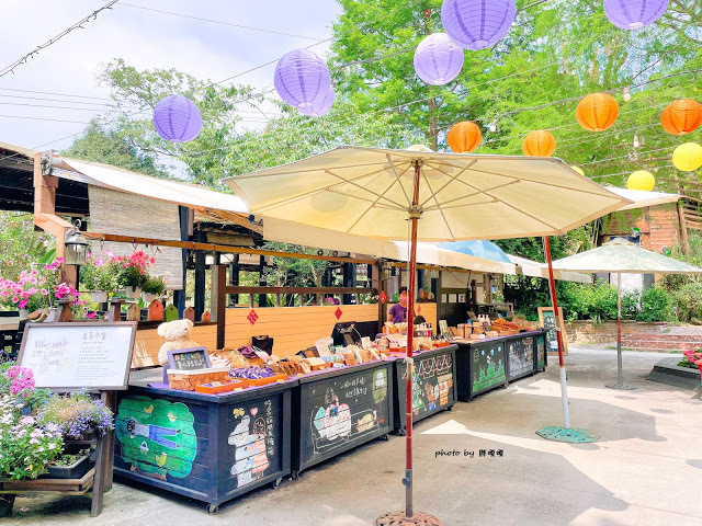 【台中 新社】薰衣草森林，繡球花季開跑，4月中旬到6月底，繡球花搭配旋轉木馬，浪漫至極，晚上還有觀賞螢火蟲行程，一路從早玩到晚！！