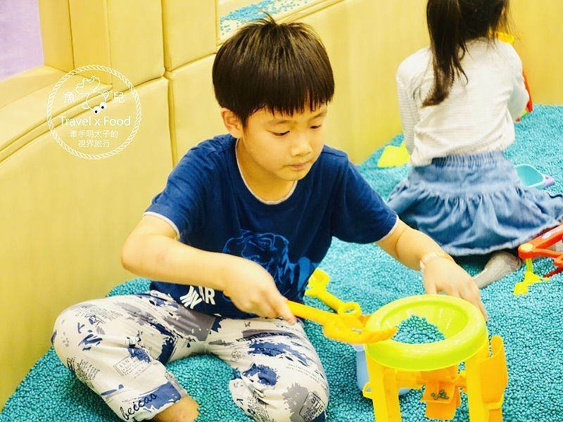 中和環球Kids建築樂園｜聲光科技互動設施，七大主題玩透透～ @魚兒 x 牽手明太子的「視」界旅行