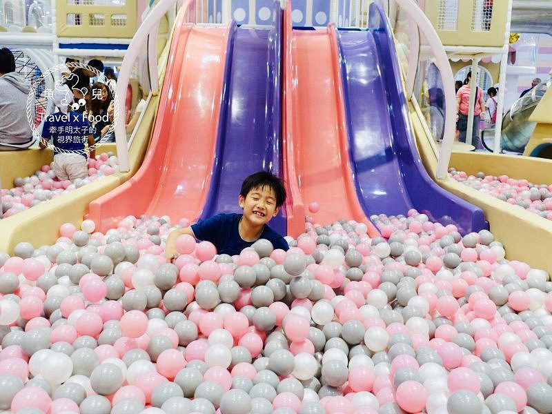 中和環球Kids建築樂園｜聲光科技互動設施，七大主題玩透透～ @魚兒 x 牽手明太子的「視」界旅行