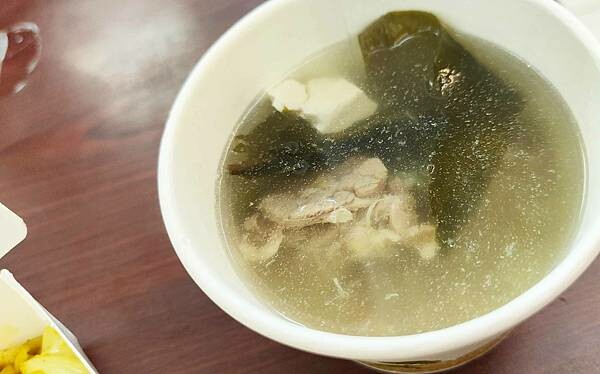 【台北美食】香味燒臘 便當｜隱藏在西門町巷弄裡必吃的燒臘店