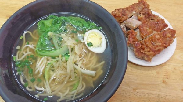 【台北美食】芝山小吃-厚度超過3公分的超厚實酥脆去骨雞腿