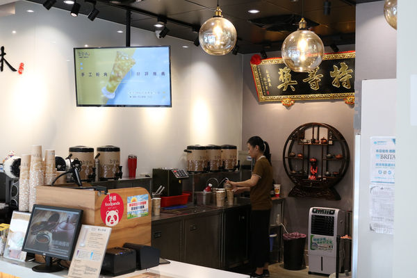 簡單喝上宇林不簡單的茶,家庭聚會.朋友烤肉傳起來~紅龍鮮奶茶和手工粉角可不能錯過呦!