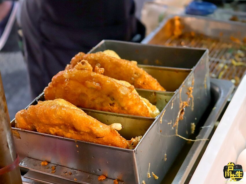 台南蔥油餅／在地人從小吃到大飄香30多年／每日限量晚來吃不到／當天備料新鮮現做／料多實在價格親民／老饕私藏口袋名單