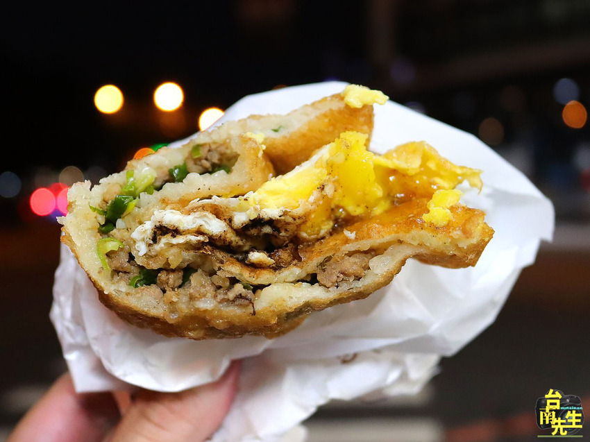 台南蔥油餅／在地人從小吃到大飄香30多年／每日限量晚來吃不到／當天備料新鮮現做／料多實在價格親民／老饕私藏口袋名單