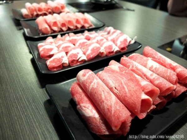 屏東火鍋推薦【鮮吉帕精緻鍋物(忠孝店)】肉控最愛!超值鍋物218元起 主打肉吃到飽 白飯/飲料/甜點無限量供應