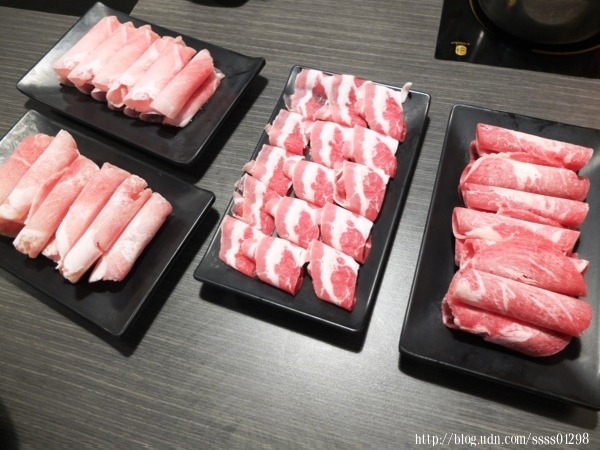 屏東火鍋推薦【鮮吉帕精緻鍋物(忠孝店)】肉控最愛!超值鍋物218元起 主打肉吃到飽 白飯/飲料/甜點無限量供應