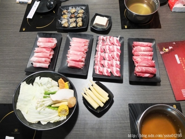 屏東火鍋推薦【鮮吉帕精緻鍋物(忠孝店)】肉控最愛!超值鍋物218元起 主打肉吃到飽 白飯/飲料/甜點無限量供應