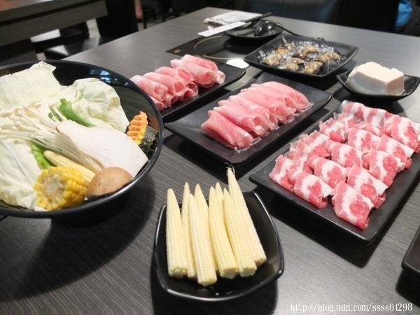 屏東火鍋推薦【鮮吉帕精緻鍋物(忠孝店)】肉控最愛!超值鍋物218元起 主打肉吃到飽 白飯/飲料/甜點無限量供應