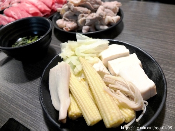屏東火鍋推薦【鮮吉帕精緻鍋物(忠孝店)】肉控最愛!超值鍋物218元起 主打肉吃到飽 白飯/飲料/甜點無限量供應