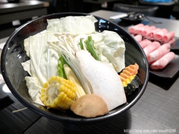 屏東火鍋推薦【鮮吉帕精緻鍋物(忠孝店)】肉控最愛!超值鍋物218元起 主打肉吃到飽 白飯/飲料/甜點無限量供應