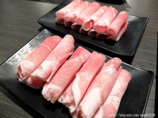 屏東火鍋推薦【鮮吉帕精緻鍋物(忠孝店)】肉控最愛!超值鍋物218元起 主打肉吃到飽 白飯/飲料/甜點無限量供應