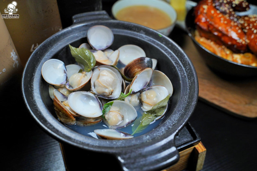 走吧！雙十煙火在屏東，來去 做夢日の作，爆料滿鮮味丼飯、半隻春雞丼飯、爆漿肉燥飯、清燉牛肉湯 | 屏東美食 - 跟著尼力吃喝玩樂＆親子生活