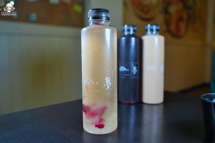 走吧！雙十煙火在屏東，來去 做夢日の作，爆料滿鮮味丼飯、半隻春雞丼飯、爆漿肉燥飯、清燉牛肉湯 | 屏東美食 - 跟著尼力吃喝玩樂＆親子生活