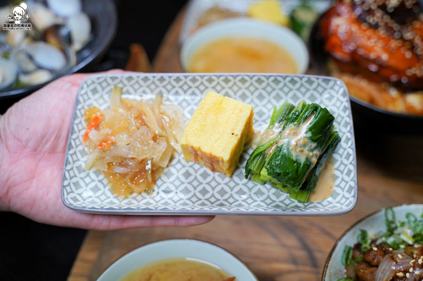 走吧！雙十煙火在屏東，來去 做夢日の作，爆料滿鮮味丼飯、半隻春雞丼飯、爆漿肉燥飯、清燉牛肉湯 | 屏東美食 - 跟著尼力吃喝玩樂＆親子生活
