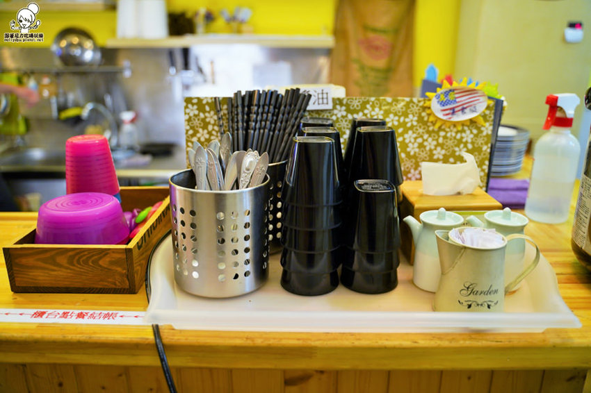 走吧！雙十煙火在屏東，來去 做夢日の作，爆料滿鮮味丼飯、半隻春雞丼飯、爆漿肉燥飯、清燉牛肉湯 | 屏東美食 - 跟著尼力吃喝玩樂＆親子生活
