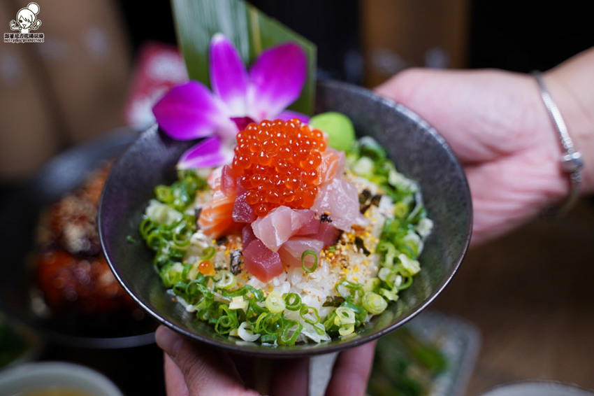 走吧！雙十煙火在屏東，來去 做夢日の作，爆料滿鮮味丼飯、半隻春雞丼飯、爆漿肉燥飯、清燉牛肉湯 | 屏東美食 - 跟著尼力吃喝玩樂＆親子生活