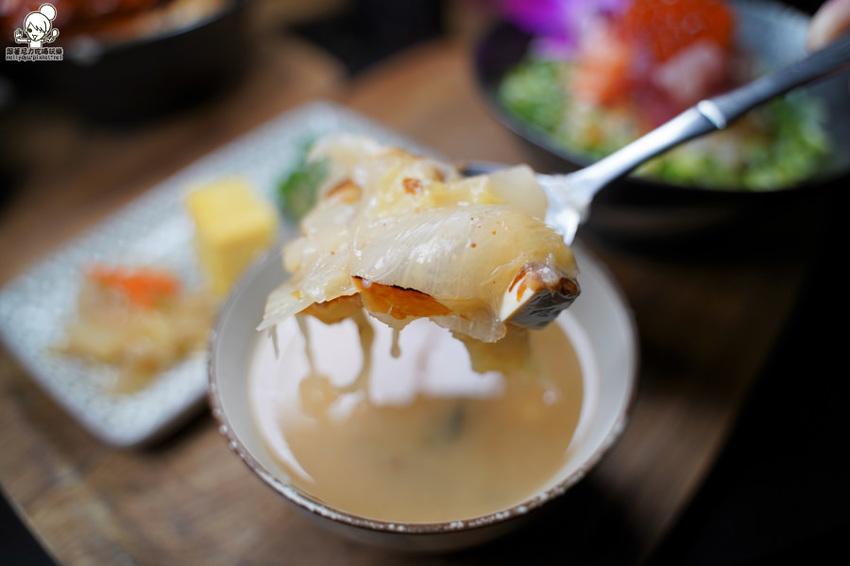 走吧！雙十煙火在屏東，來去 做夢日の作，爆料滿鮮味丼飯、半隻春雞丼飯、爆漿肉燥飯、清燉牛肉湯 | 屏東美食 - 跟著尼力吃喝玩樂＆親子生活