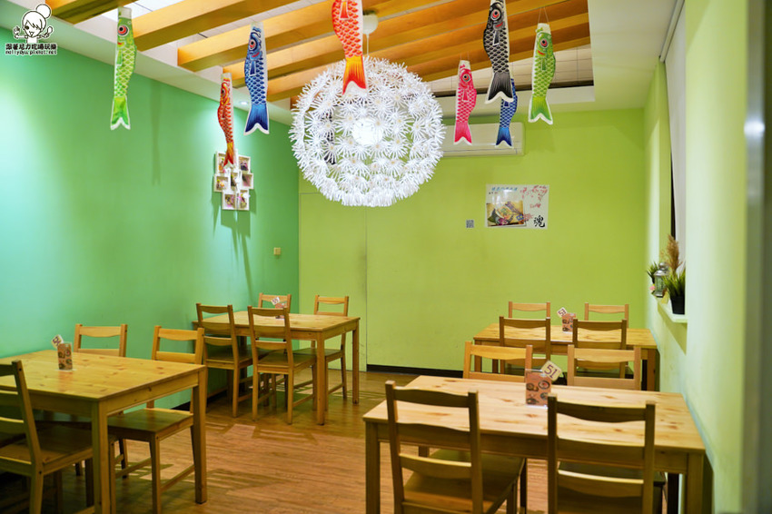 走吧！雙十煙火在屏東，來去 做夢日の作，爆料滿鮮味丼飯、半隻春雞丼飯、爆漿肉燥飯、清燉牛肉湯 | 屏東美食 - 跟著尼力吃喝玩樂＆親子生活