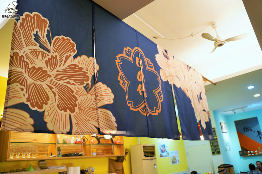 走吧！雙十煙火在屏東，來去 做夢日の作，爆料滿鮮味丼飯、半隻春雞丼飯、爆漿肉燥飯、清燉牛肉湯 | 屏東美食 - 跟著尼力吃喝玩樂＆親子生活