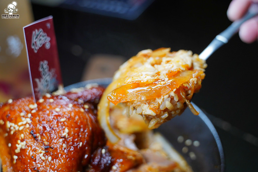 走吧！雙十煙火在屏東，來去 做夢日の作，爆料滿鮮味丼飯、半隻春雞丼飯、爆漿肉燥飯、清燉牛肉湯 | 屏東美食 - 跟著尼力吃喝玩樂＆親子生活