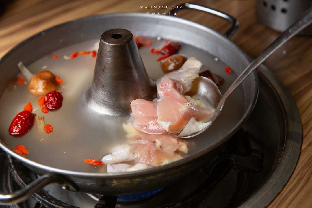 基隆狸小路燒肉25年老字號炭火燒肉!A5和牛海鮮套餐~基隆夜市旁享高品質肉品