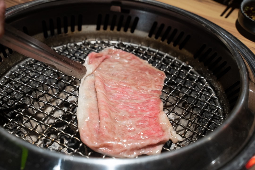 基隆狸小路燒肉25年老字號炭火燒肉!A5和牛海鮮套餐~基隆夜市旁享高品質肉品