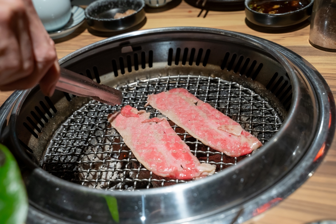 基隆狸小路燒肉25年老字號炭火燒肉!A5和牛海鮮套餐~基隆夜市旁享高品質肉品