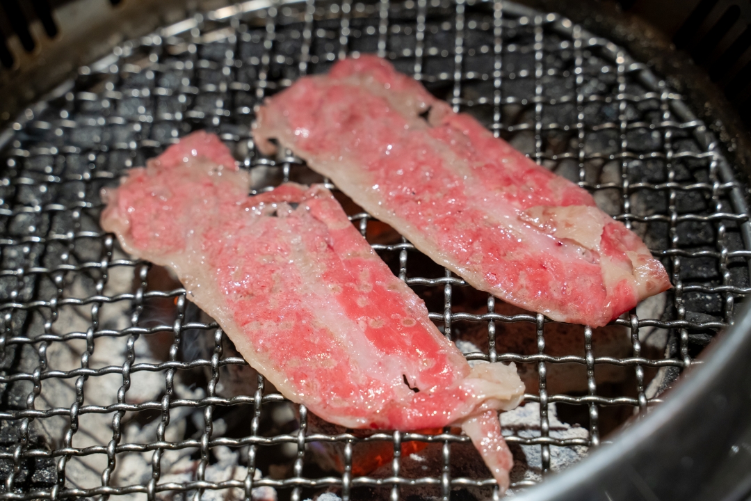 基隆狸小路燒肉25年老字號炭火燒肉!A5和牛海鮮套餐~基隆夜市旁享高品質肉品