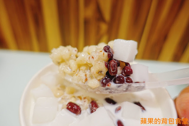 [食記] 新竹香山-茂昌 草本茶 養生飲品專賣 低熱量黑白木耳 香濃青草茶 杏仁茶 嫩仙草五種配料只要加10元 新竹香山草本茶 養生飲品店 新竹美食