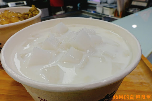 [食記] 新竹香山-茂昌 草本茶 養生飲品專賣 低熱量黑白木耳 香濃青草茶 杏仁茶 嫩仙草五種配料只要加10元 新竹香山草本茶 養生飲品店 新竹美食