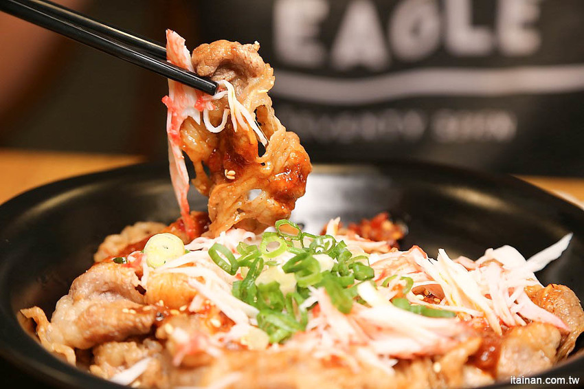 台南燒肉火鍋｜小石鍋文化店~燒肉?火鍋?傻傻分不清楚!!是燒肉也是火鍋的燒肉火鍋來了!!!還有白飯、飲料、霜淇淋無限供應!! - 台南好Food遊