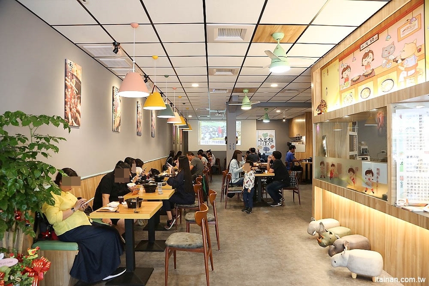 台南燒肉火鍋｜小石鍋文化店~燒肉?火鍋?傻傻分不清楚!!是燒肉也是火鍋的燒肉火鍋來了!!!還有白飯、飲料、霜淇淋無限供應!! - 台南好Food遊