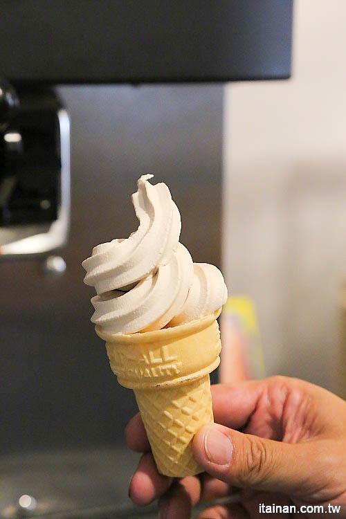 台南燒肉火鍋｜小石鍋文化店~燒肉?火鍋?傻傻分不清楚!!是燒肉也是火鍋的燒肉火鍋來了!!!還有白飯、飲料、霜淇淋無限供應!! - 台南好Food遊