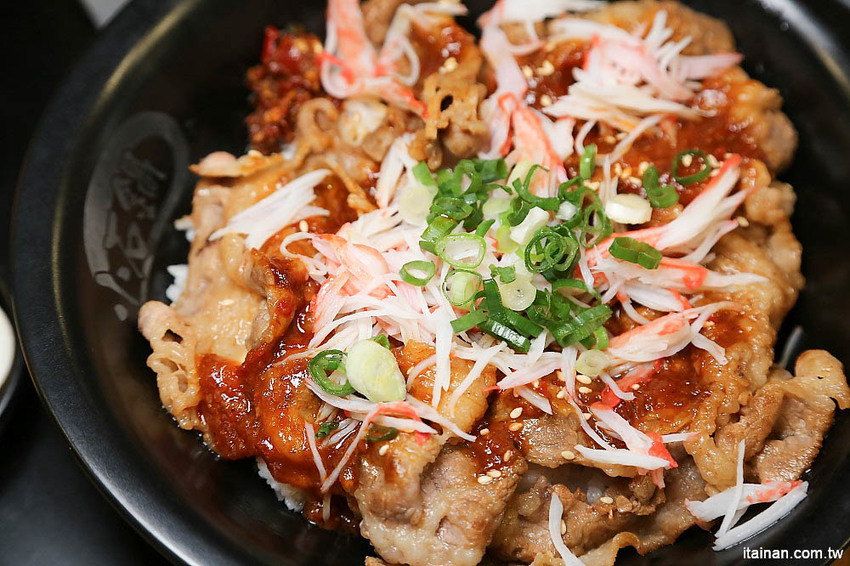 台南燒肉火鍋｜小石鍋文化店~燒肉?火鍋?傻傻分不清楚!!是燒肉也是火鍋的燒肉火鍋來了!!!還有白飯、飲料、霜淇淋無限供應!! - 台南好Food遊