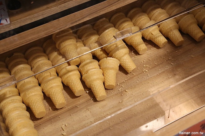 台南燒肉火鍋｜小石鍋文化店~燒肉?火鍋?傻傻分不清楚!!是燒肉也是火鍋的燒肉火鍋來了!!!還有白飯、飲料、霜淇淋無限供應!! - 台南好Food遊