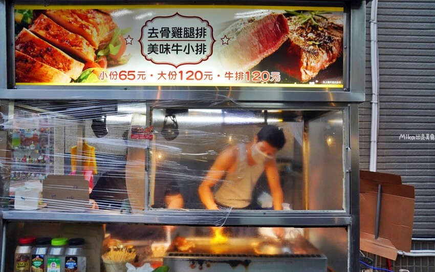 中原夜市超高人氣美食！每日限量牛小排只要140元，雞腿排CP值也爆表，排隊也要吃到。