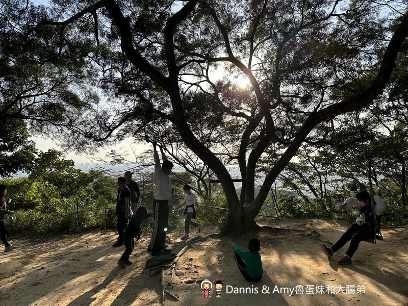 竹北運動好去處︱鳳崎落日步道 （天德堂步道、蓮花寺步道）健行去看夕陽跟戰車~中場休息來杯飲料剛剛好！ - Dannis Amy魯蛋妹大腸弟︱美食旅遊生活