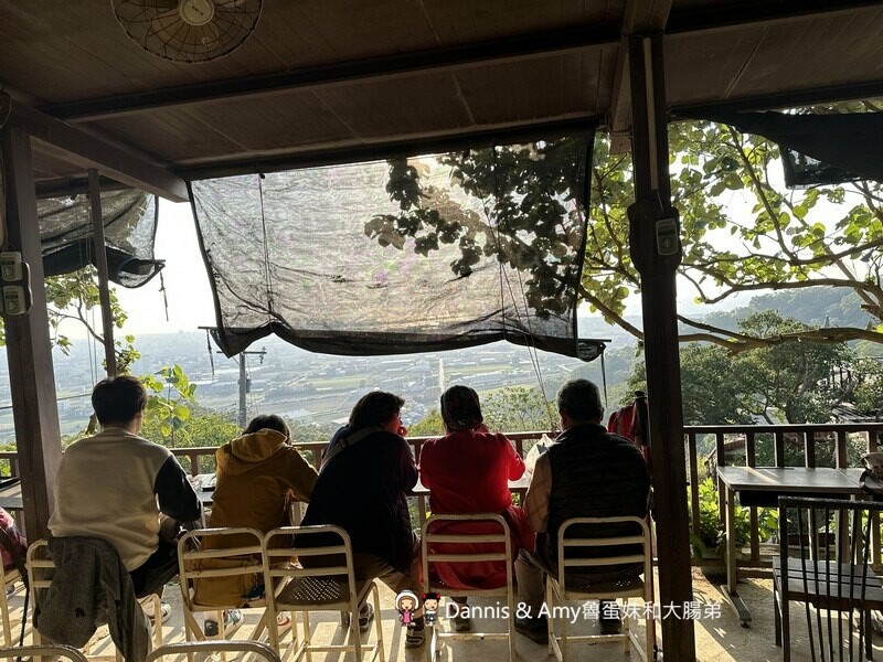 竹北運動好去處︱鳳崎落日步道 （天德堂步道、蓮花寺步道）健行去看夕陽跟戰車~中場休息來杯飲料剛剛好！ - Dannis Amy魯蛋妹大腸弟︱美食旅遊生活